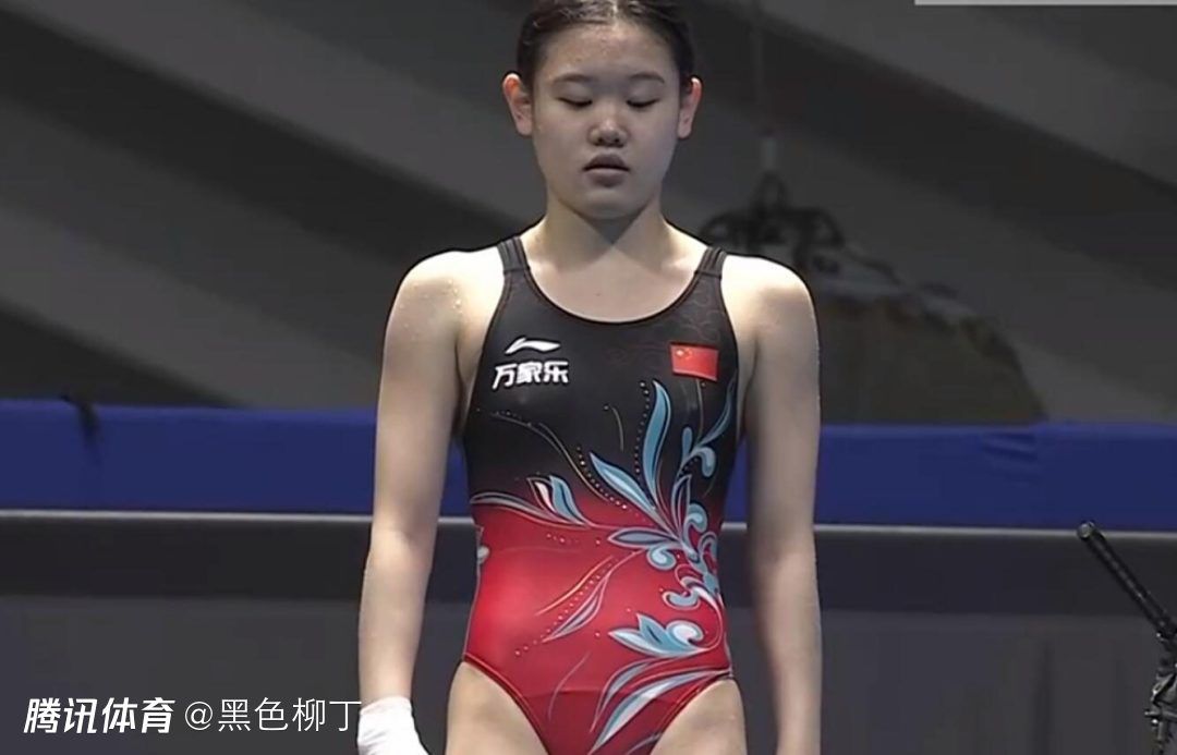 车停在浪潮club门口之后，刘曼琼问叶辰：真的要去吗？叶辰点点头，道：来都来了，怎么都要进去坐坐。